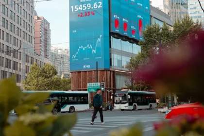 Runtuhnya Pasar Saham China Capai US$3,5 Triliun, Laba Anjlok dan Stimulus Besar Belum Terlihat