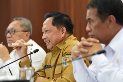 Menjelang Nataru, Mendagri Tito Dorong Percepatan Bansos dan Operasi Pasar untuk Tekan Inflasi Pangan