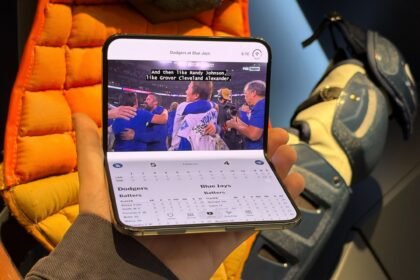 MLB Manfaatkan Layar Lipat iPhone Duo Jelang Seri Dunia!